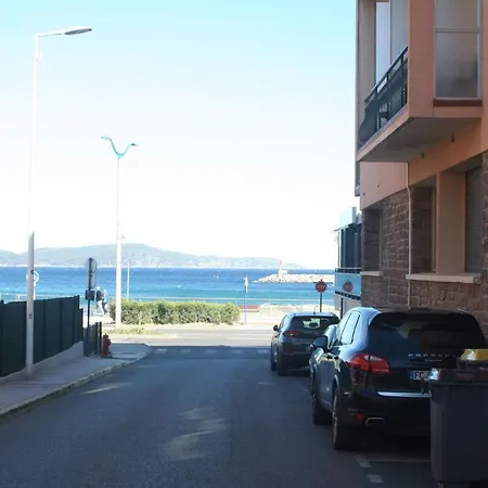 Daire 2 Pieces 30 Metres De La *